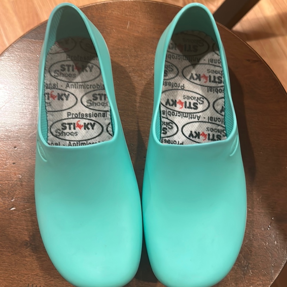 Nursing shoes